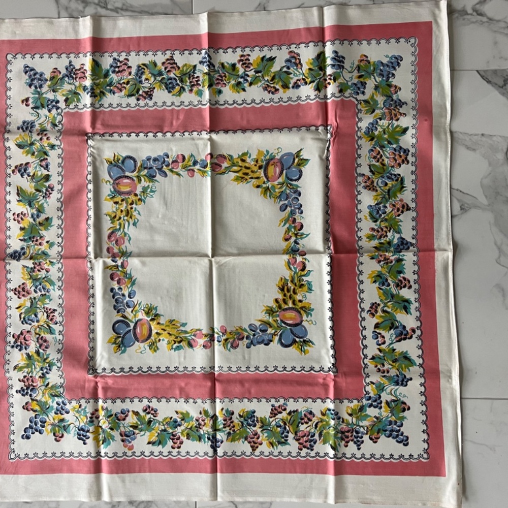 Vintage Tablecloth & Napkins - Picture 3 of 8